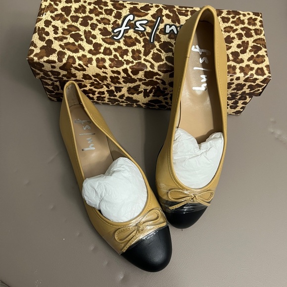 French Sole Tuckernuck Tan Black Flats Classic Color-Blocking ballet shoes - Picture 1 of 10